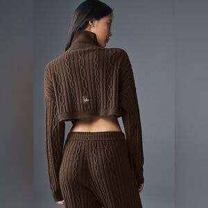 NWT ALO Yoga Cable knit cropped winter bliss turtleneck. Size XS. Espresso.